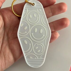Motel Keychain - Smiley Faces